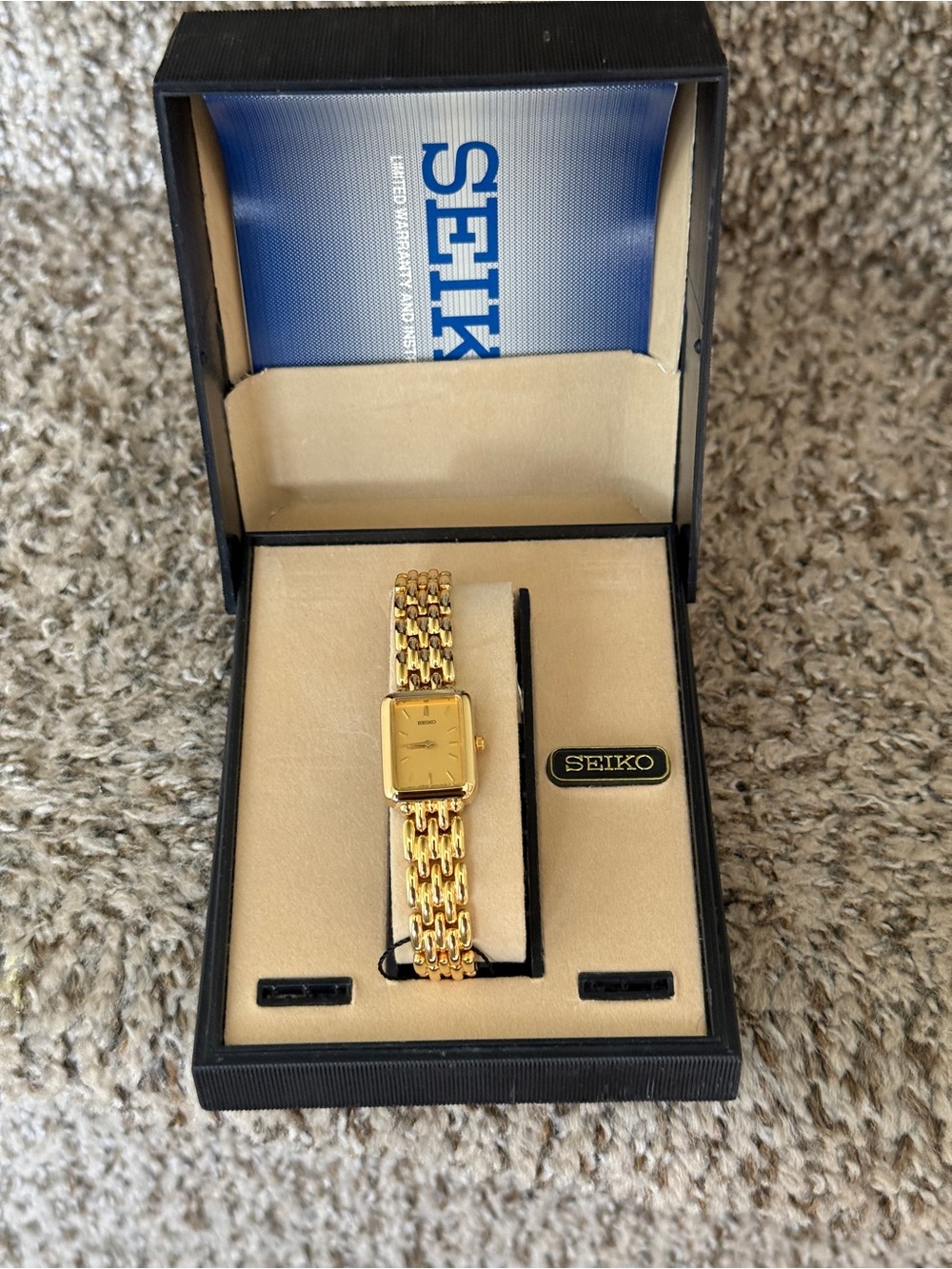 Seiko 90s trendy  Gold Tone tank Ladies Dress Watch new old stock